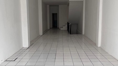 Ruko 3 Lantai Disewakan Lokasi Strategis di Tebet Raya