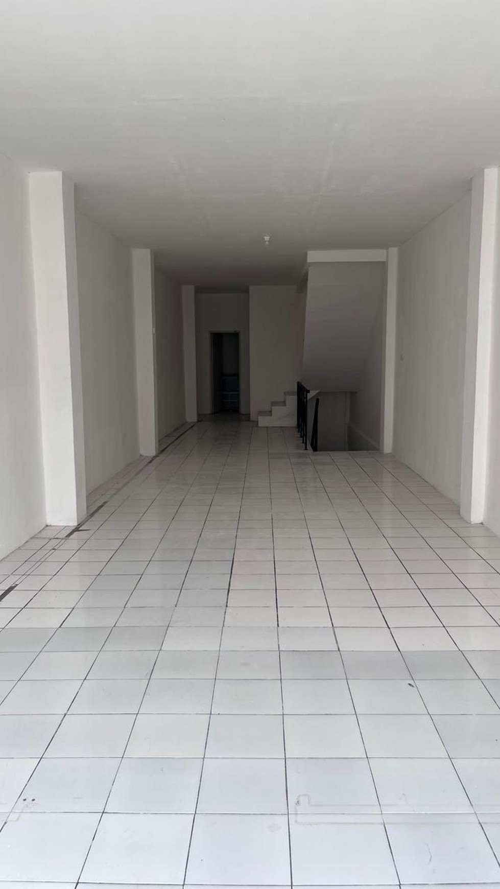 Ruko 3 Lantai Disewakan Lokasi Strategis di Tebet Raya