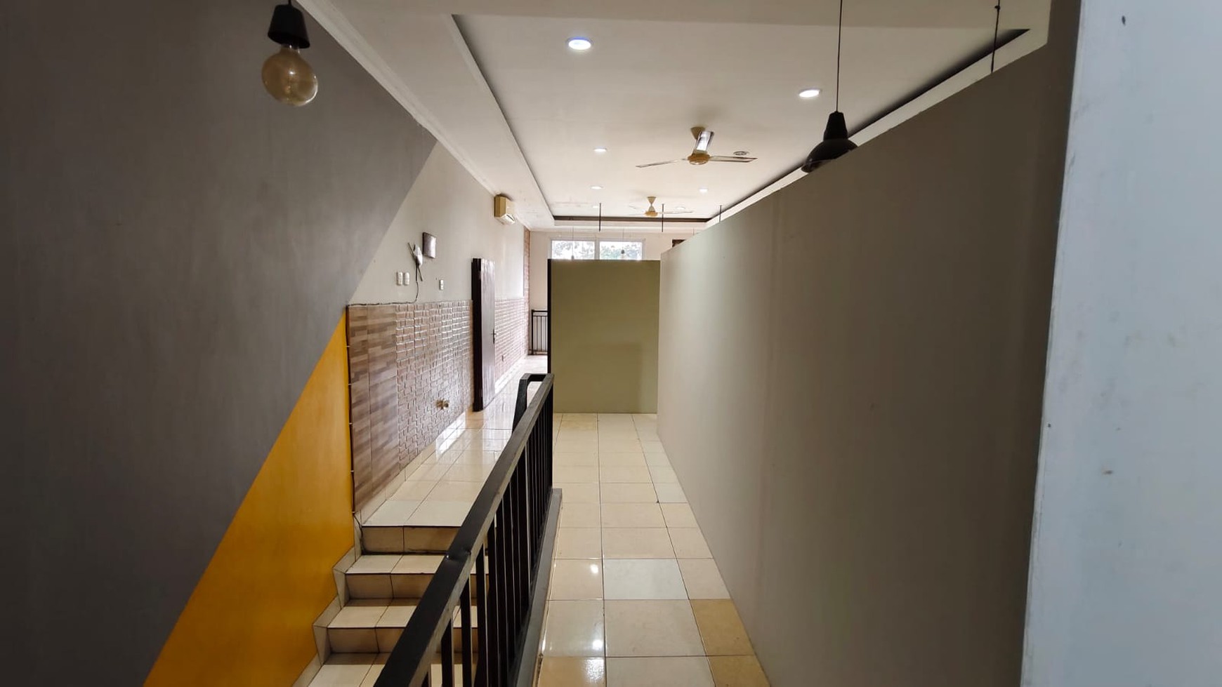 Ruko Siap Pakai Jalan Utama Grand Wisata Strategis 2,5 Lantai Bekasi