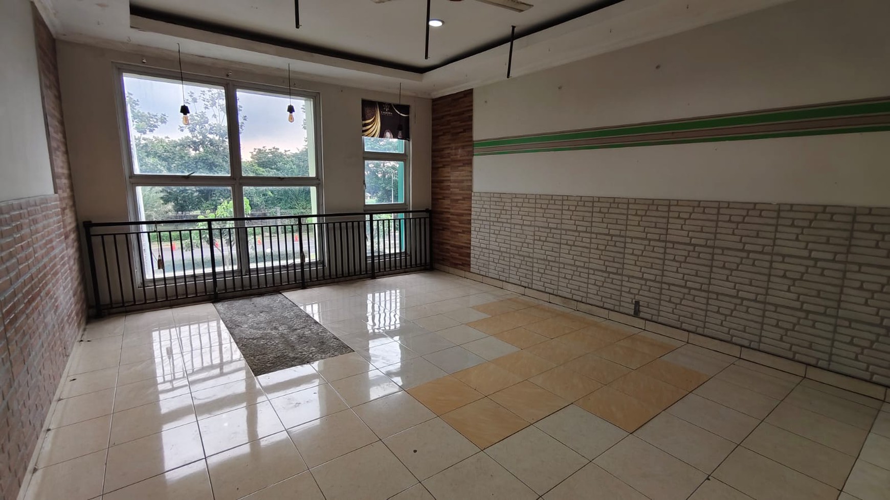 Ruko Siap Pakai Jalan Utama Grand Wisata Strategis 2,5 Lantai Bekasi