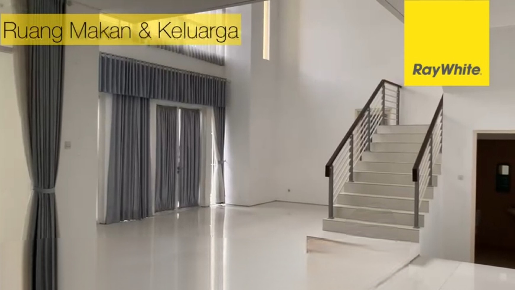 Disewakan Rumah Royal Residence - Raya Luar Cluster Dekat Citraland, Pakuwon Indah, Dian Istana