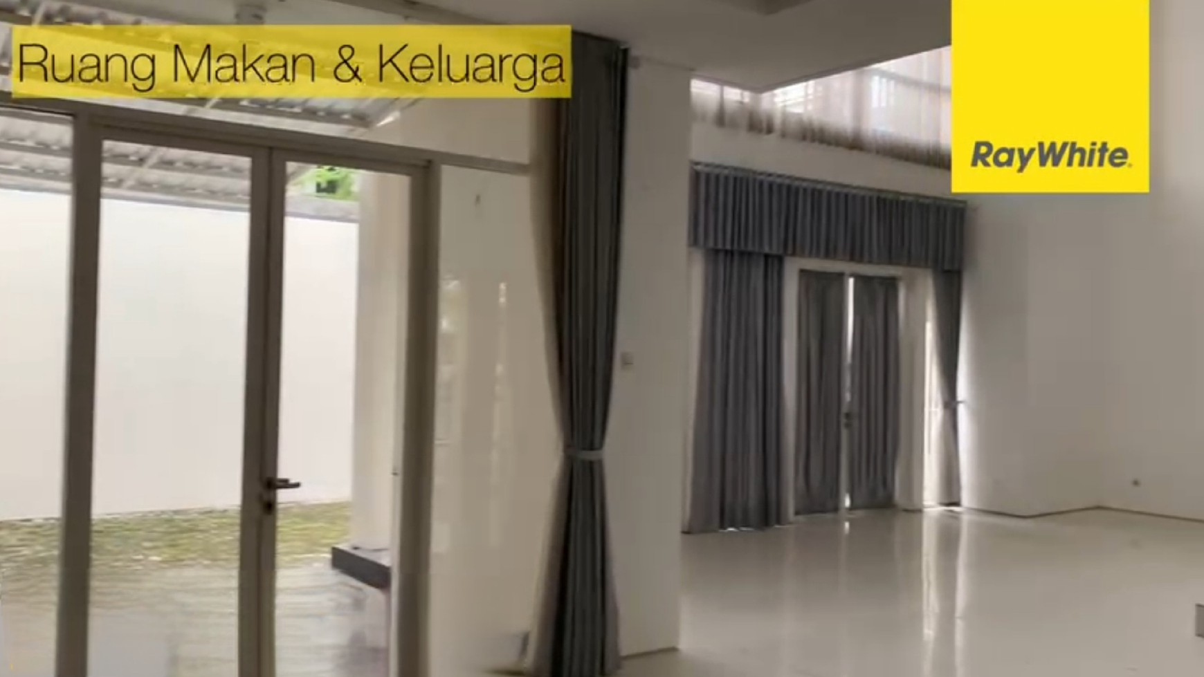 Disewakan Rumah Royal Residence - Raya Luar Cluster Dekat Citraland, Pakuwon Indah, Dian Istana