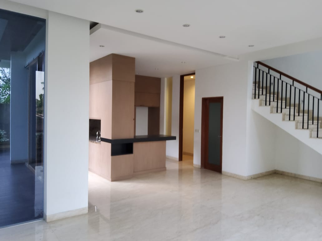 Rumah Baru Minimalis dekat Patra  Kuningan Lokasi Strategis, Jakarta Selatan..