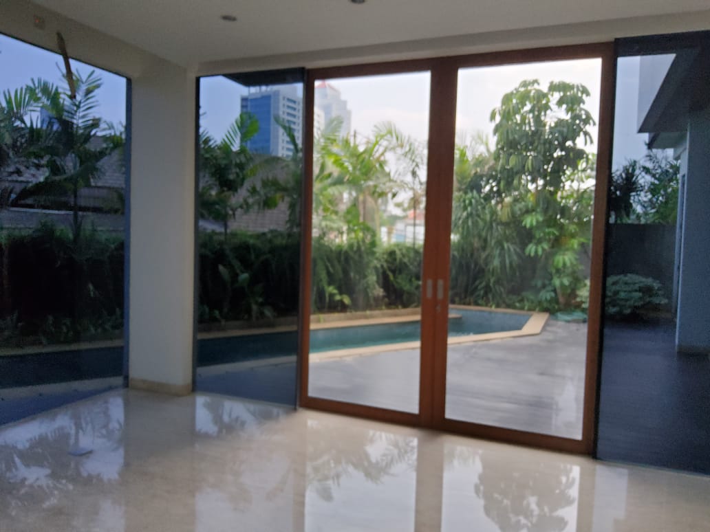 Rumah Baru Minimalis dekat Patra  Kuningan Lokasi Strategis, Jakarta Selatan..