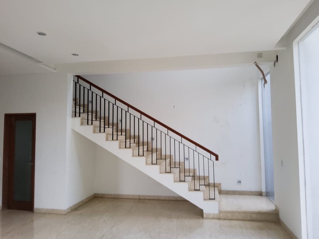 Rumah Baru Minimalis dekat Patra  Kuningan Lokasi Strategis, Jakarta Selatan..