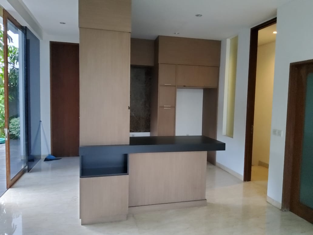 Rumah Baru Minimalis dekat Patra  Kuningan Lokasi Strategis, Jakarta Selatan..
