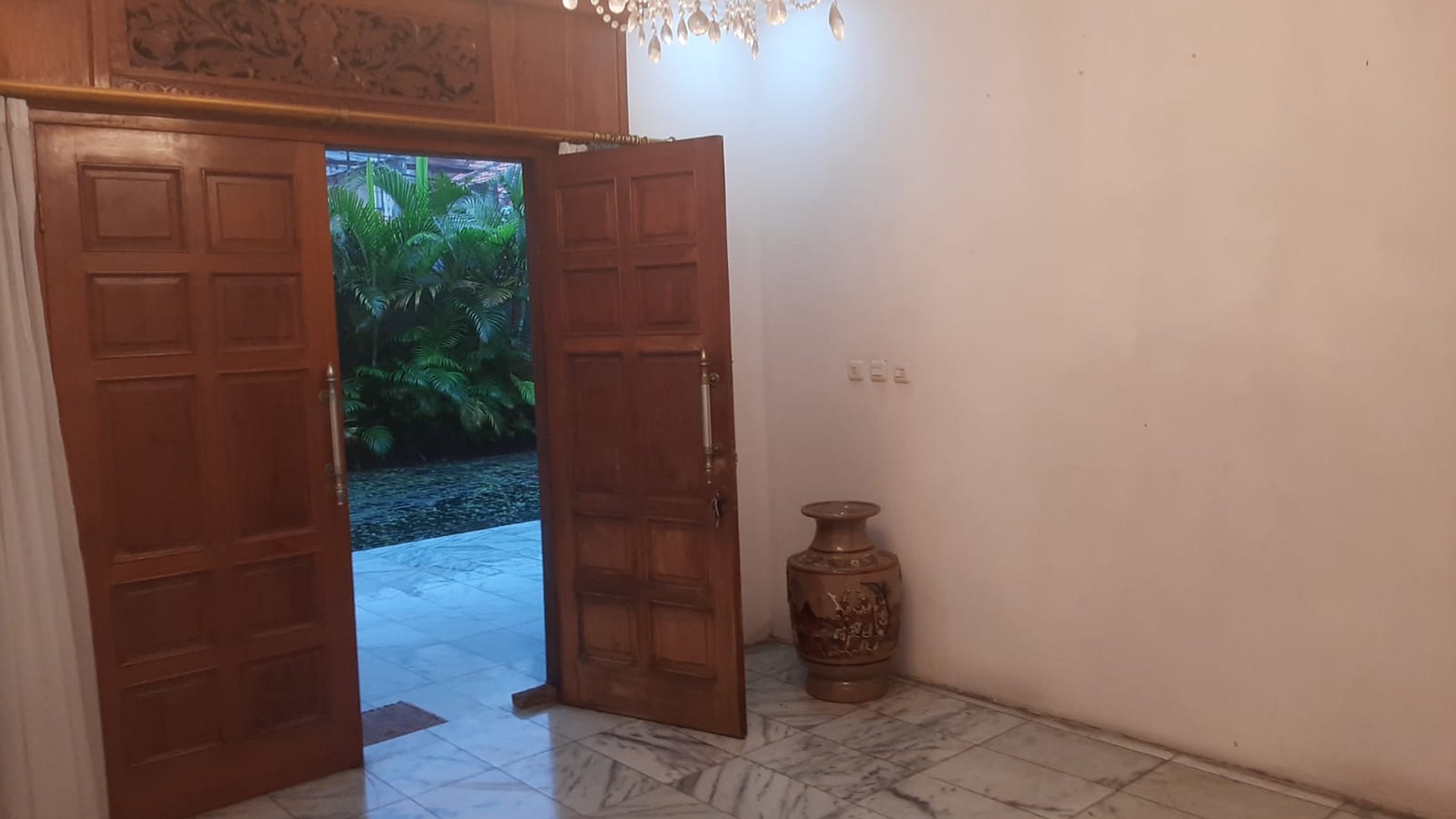 Rumah nyaman dgn kolam renang di Cirendeu dekat Lebak Bulus