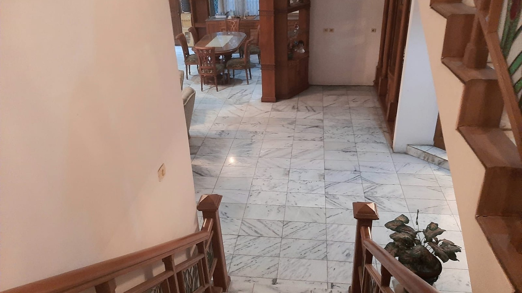 Rumah nyaman dgn kolam renang di Cirendeu dekat Lebak Bulus