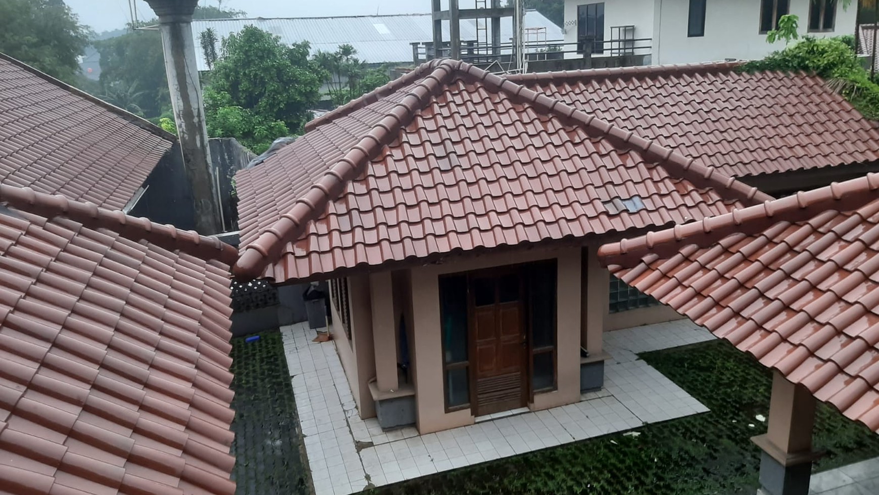 Rumah nyaman dgn kolam renang di Cirendeu dekat Lebak Bulus