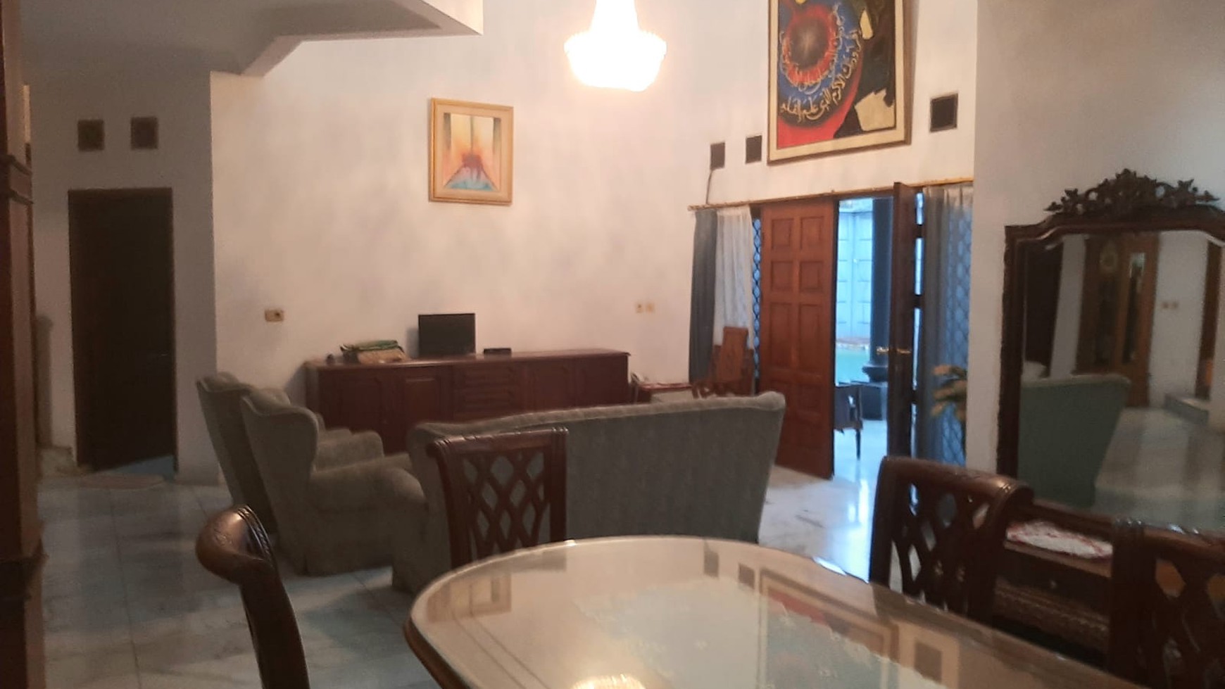 Rumah nyaman dgn kolam renang di Cirendeu dekat Lebak Bulus