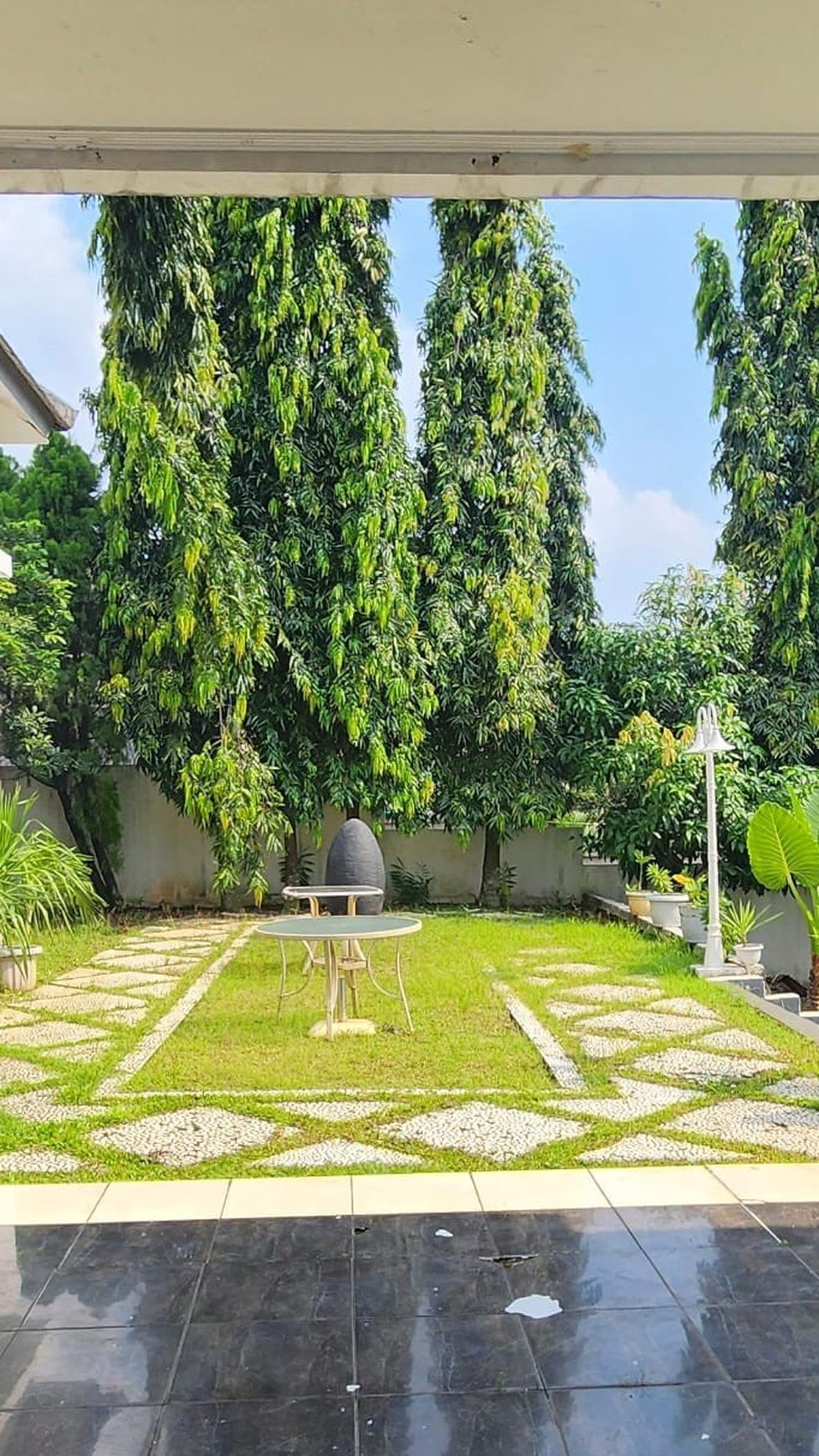 Rumah Bagus Luas Asri, Semi Furnished, Strategis Akses Toll, Taman Luas, Jl Benda Jagakarsa JakSel - Bonus : sebagai Usaha Sewa Rumah Shooting Film.