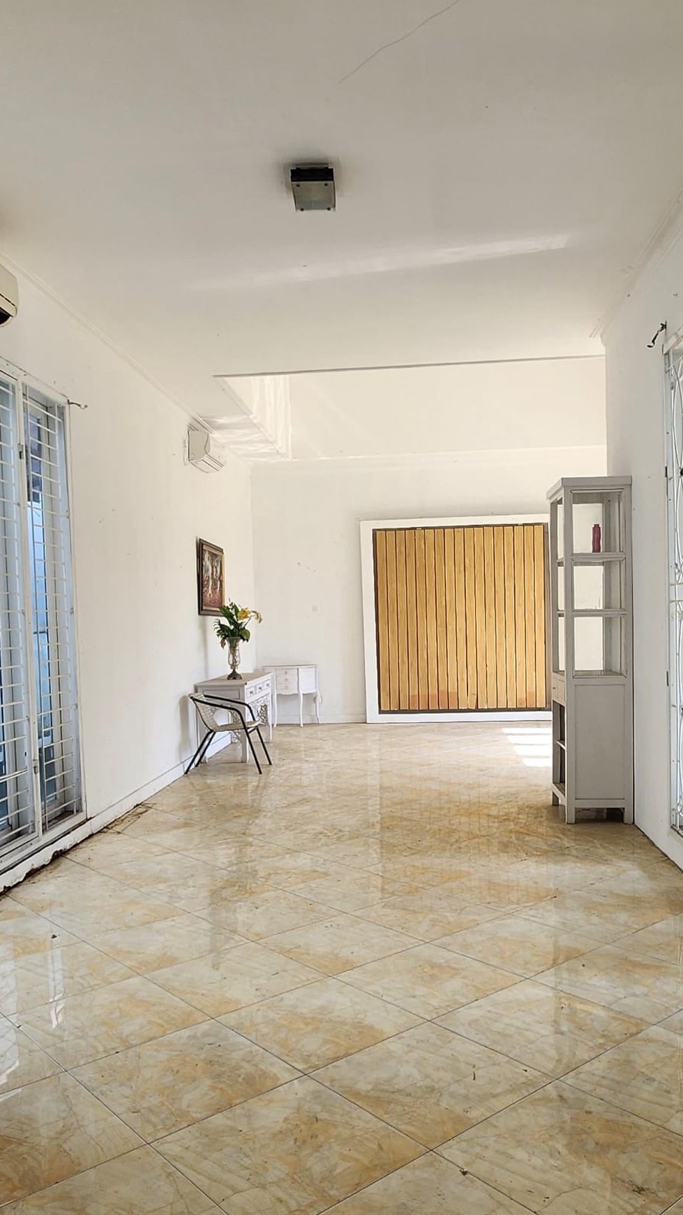 Rumah Bagus Luas Asri, Semi Furnished, Strategis Akses Toll, Taman Luas, Jl Benda Jagakarsa JakSel - Bonus : sebagai Usaha Sewa Rumah Shooting Film.