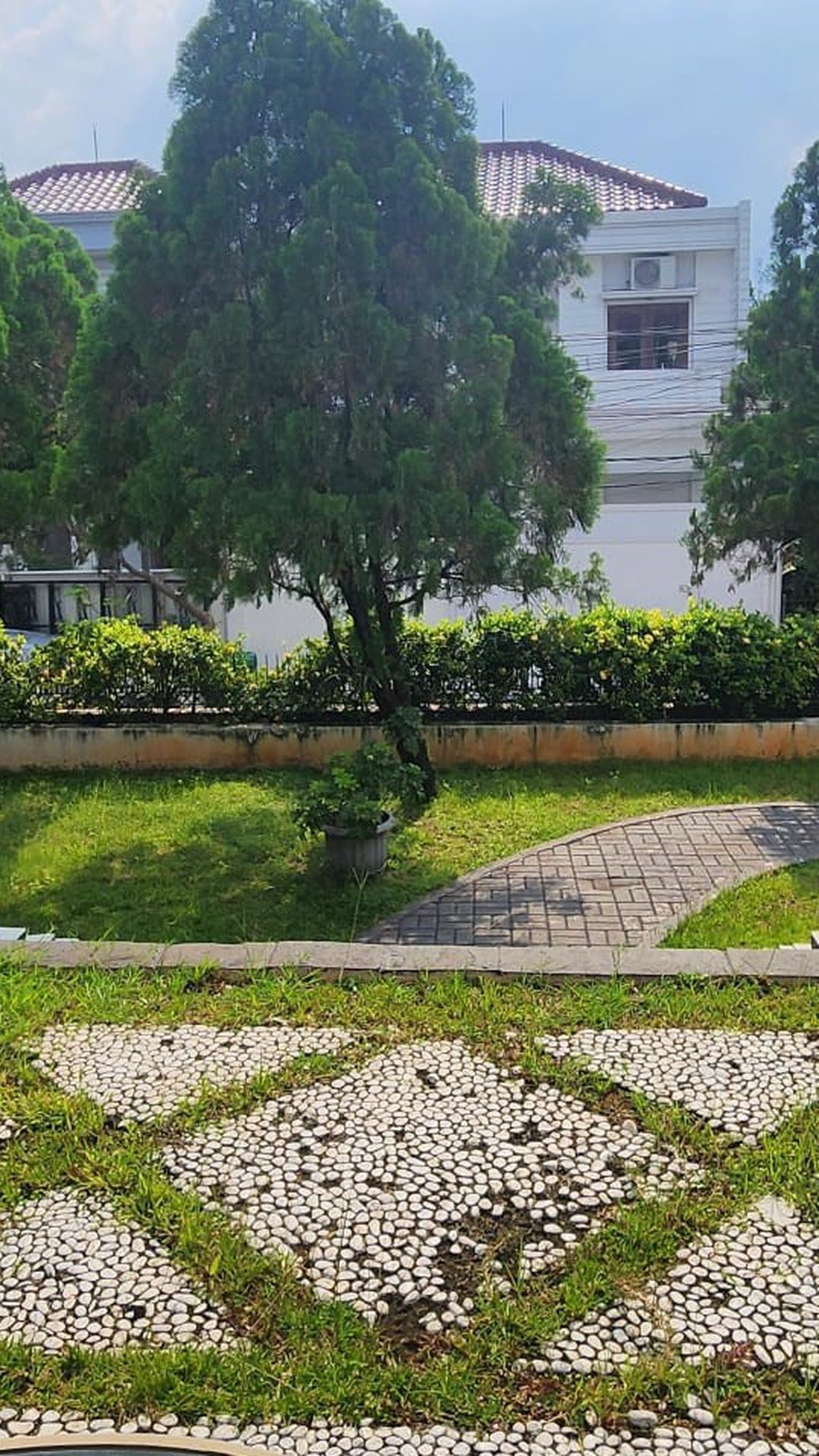 Rumah Bagus Luas Asri, Semi Furnished, Strategis Akses Toll, Taman Luas, Jl Benda Jagakarsa JakSel - Bonus : sebagai Usaha Sewa Rumah Shooting Film.