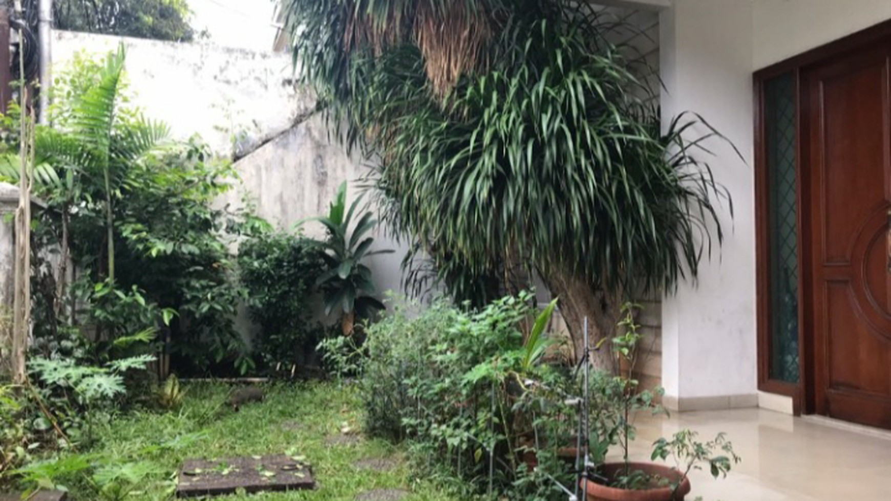 Rumah nyaman di jalan gandaria VIII dekat ke Gandaria City dan Mayestik.