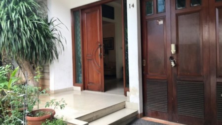 Rumah nyaman di  jalan gandaria VIII  dekat ke Gandaria City dan Mayestik.