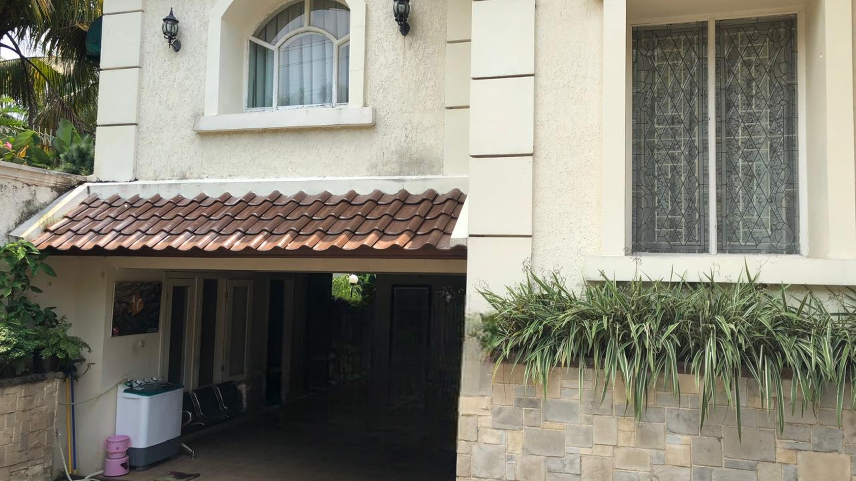 DIJUAL RUMAH CANTIK MODEL MEDITERANIAN HARGA KOMPETITIF, DI AREA EXCLUSIVE SELATAN JAKARTA.