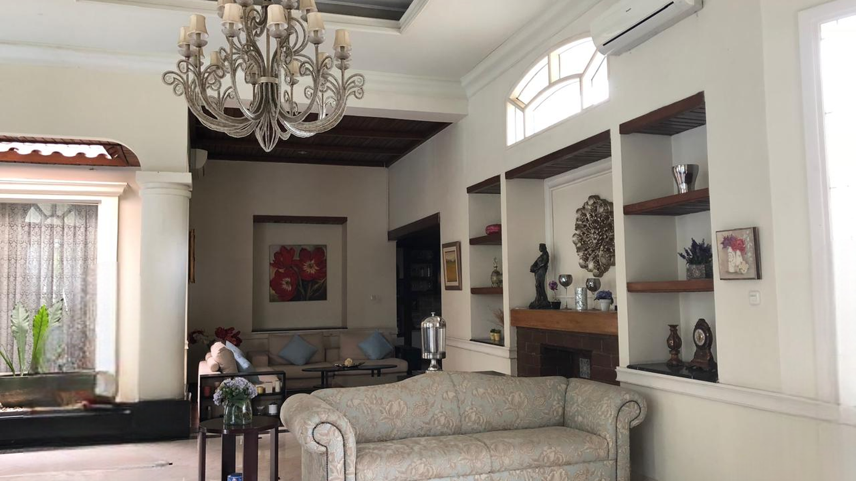 DIJUAL RUMAH CANTIK MODEL MEDITERANIAN HARGA KOMPETITIF, DI AREA EXCLUSIVE SELATAN JAKARTA.