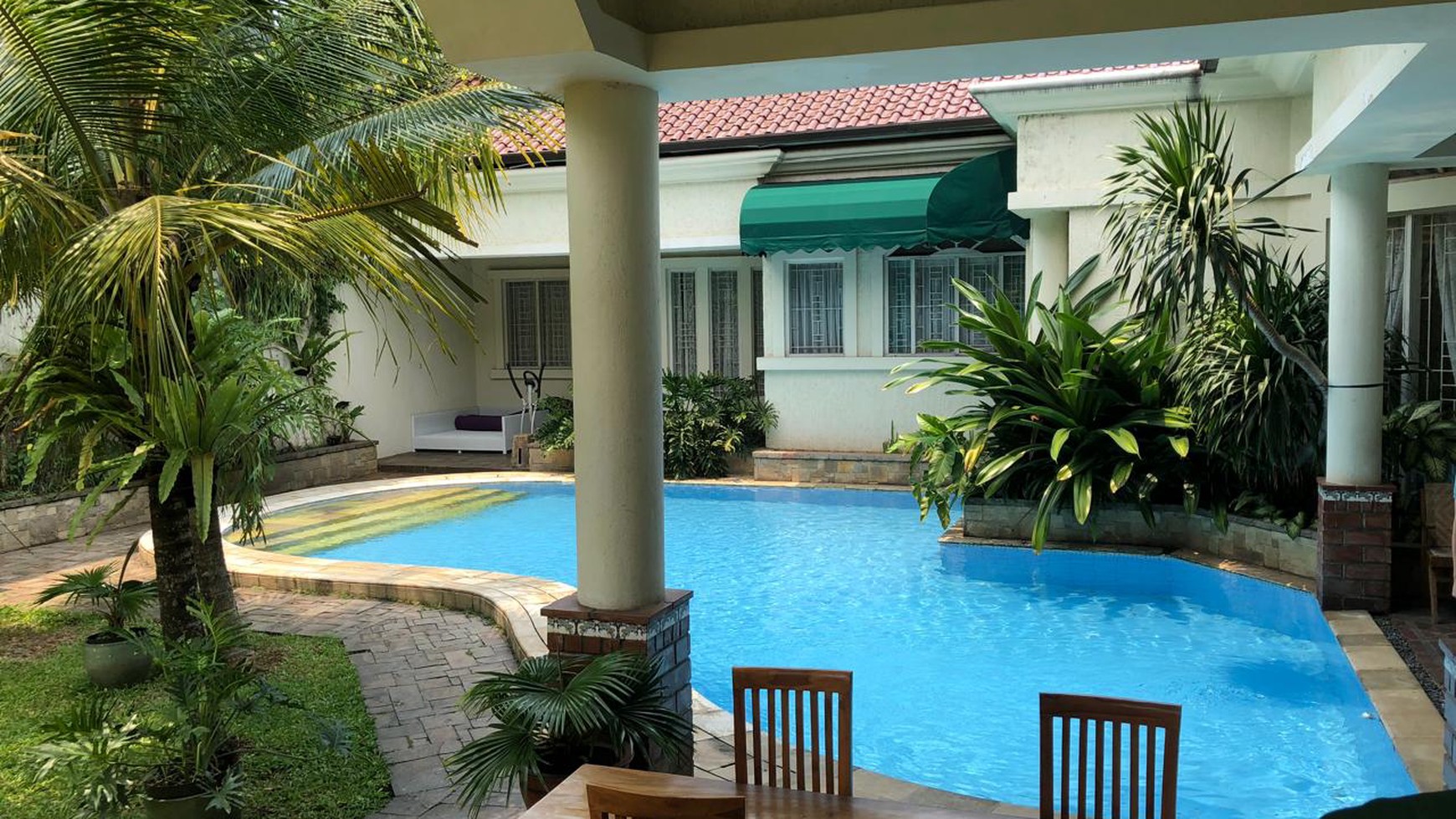 DIJUAL RUMAH CANTIK MODEL MEDITERANIAN HARGA KOMPETITIF, DI AREA EXCLUSIVE SELATAN JAKARTA.