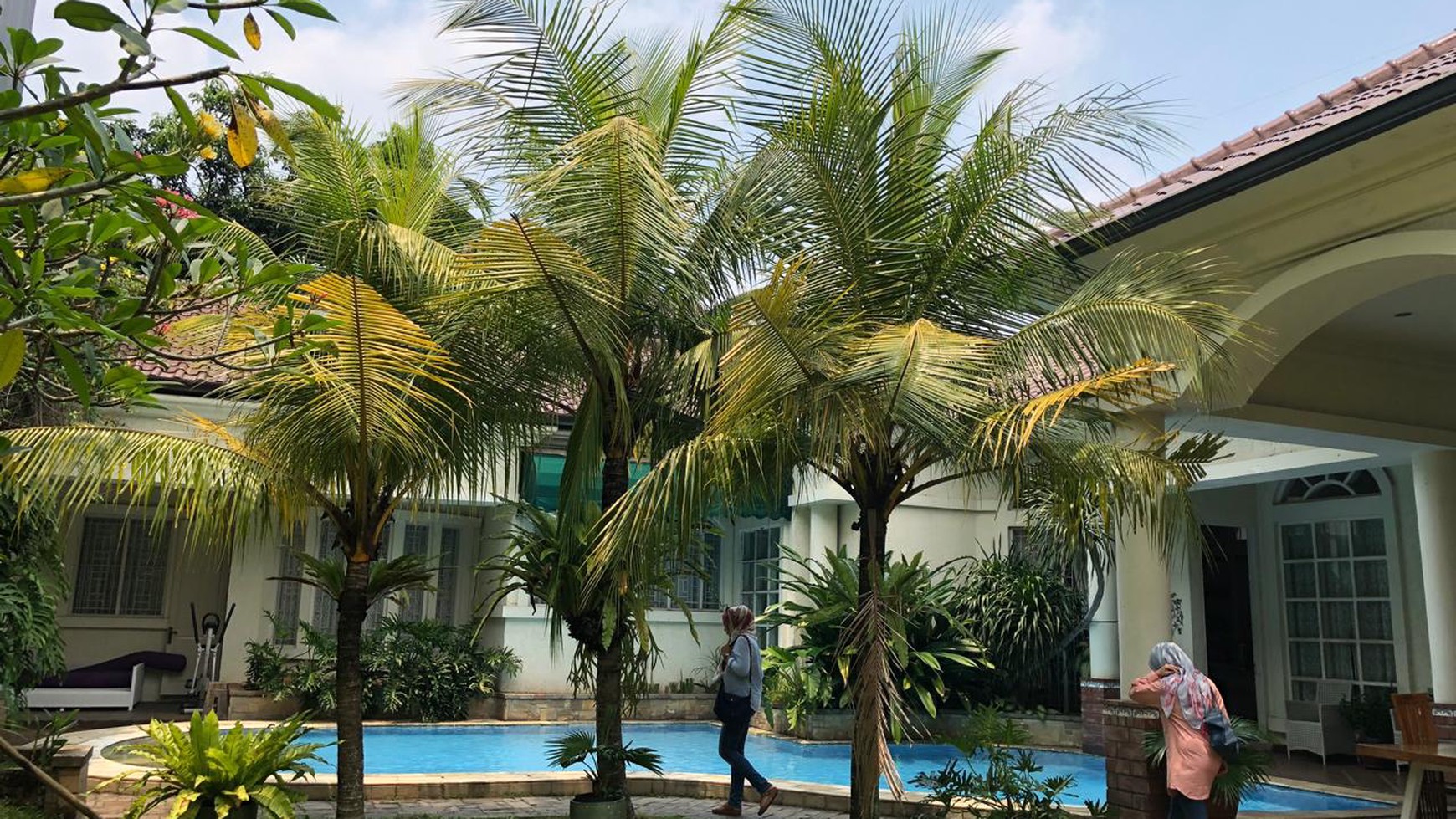 DIJUAL RUMAH CANTIK MODEL MEDITERANIAN HARGA KOMPETITIF, DI AREA EXCLUSIVE SELATAN JAKARTA.