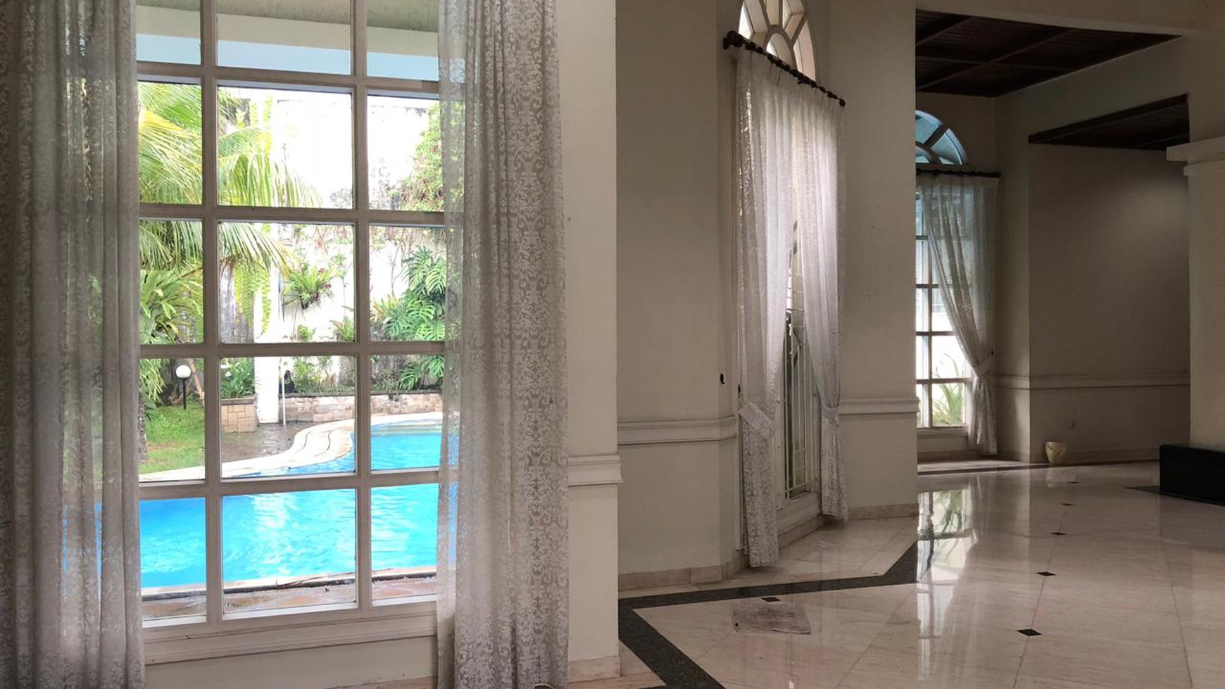 DIJUAL RUMAH CANTIK MODEL MEDITERANIAN HARGA KOMPETITIF, DI AREA EXCLUSIVE SELATAN JAKARTA.
