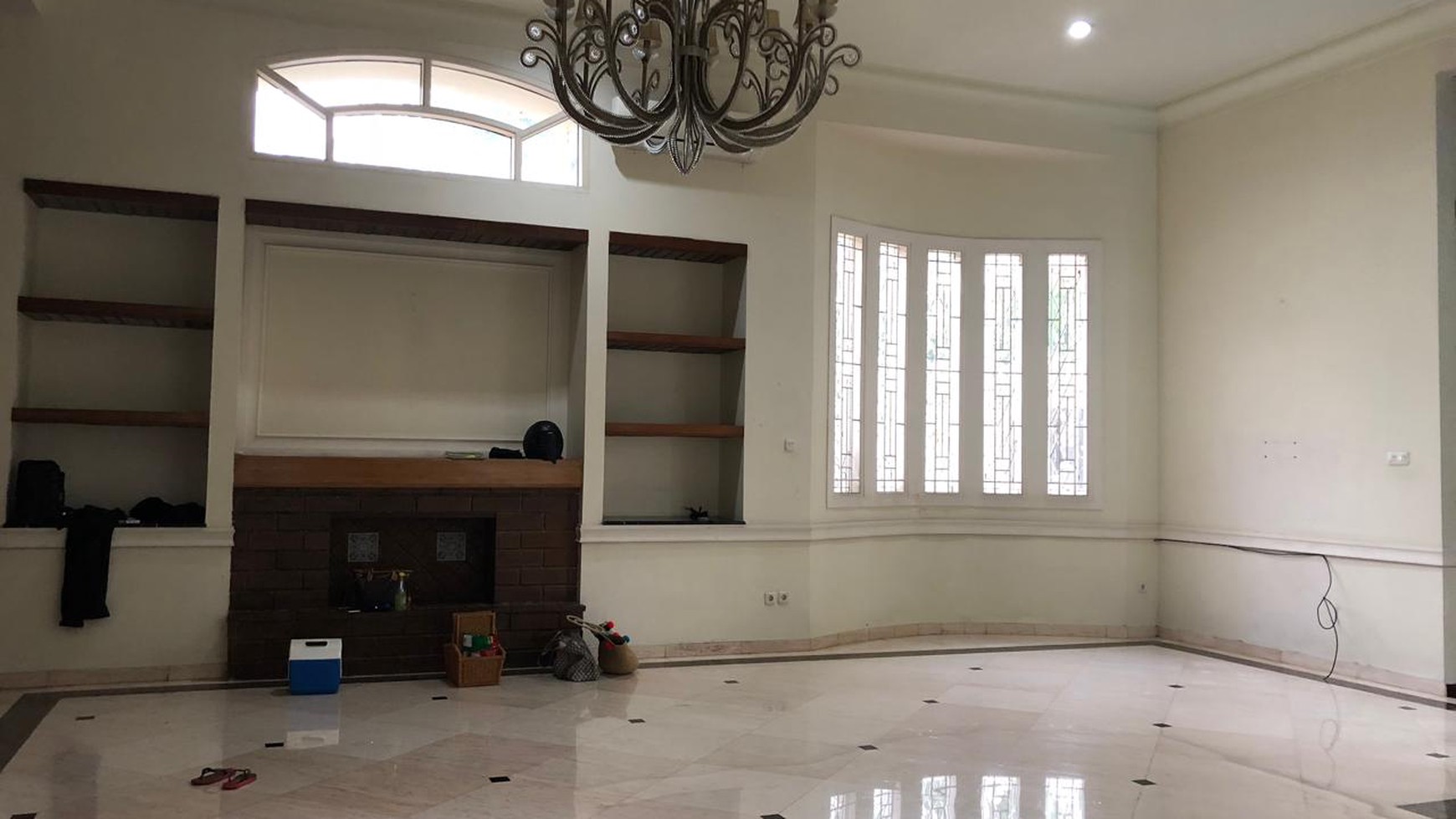 DIJUAL RUMAH CANTIK MODEL MEDITERANIAN HARGA KOMPETITIF, DI AREA EXCLUSIVE SELATAN JAKARTA.