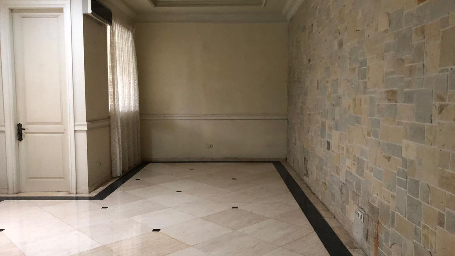 DIJUAL RUMAH CANTIK MODEL MEDITERANIAN HARGA KOMPETITIF, DI AREA EXCLUSIVE SELATAN JAKARTA.
