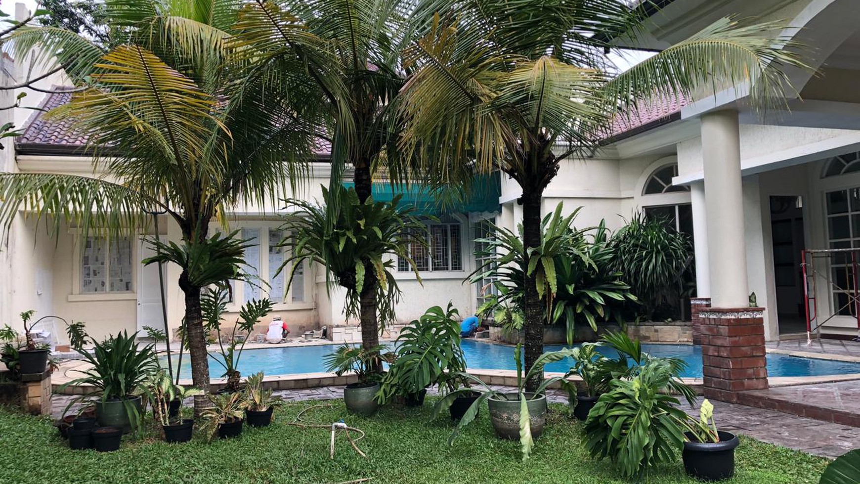 DIJUAL RUMAH CANTIK MODEL MEDITERANIAN HARGA KOMPETITIF, DI AREA EXCLUSIVE SELATAN JAKARTA.