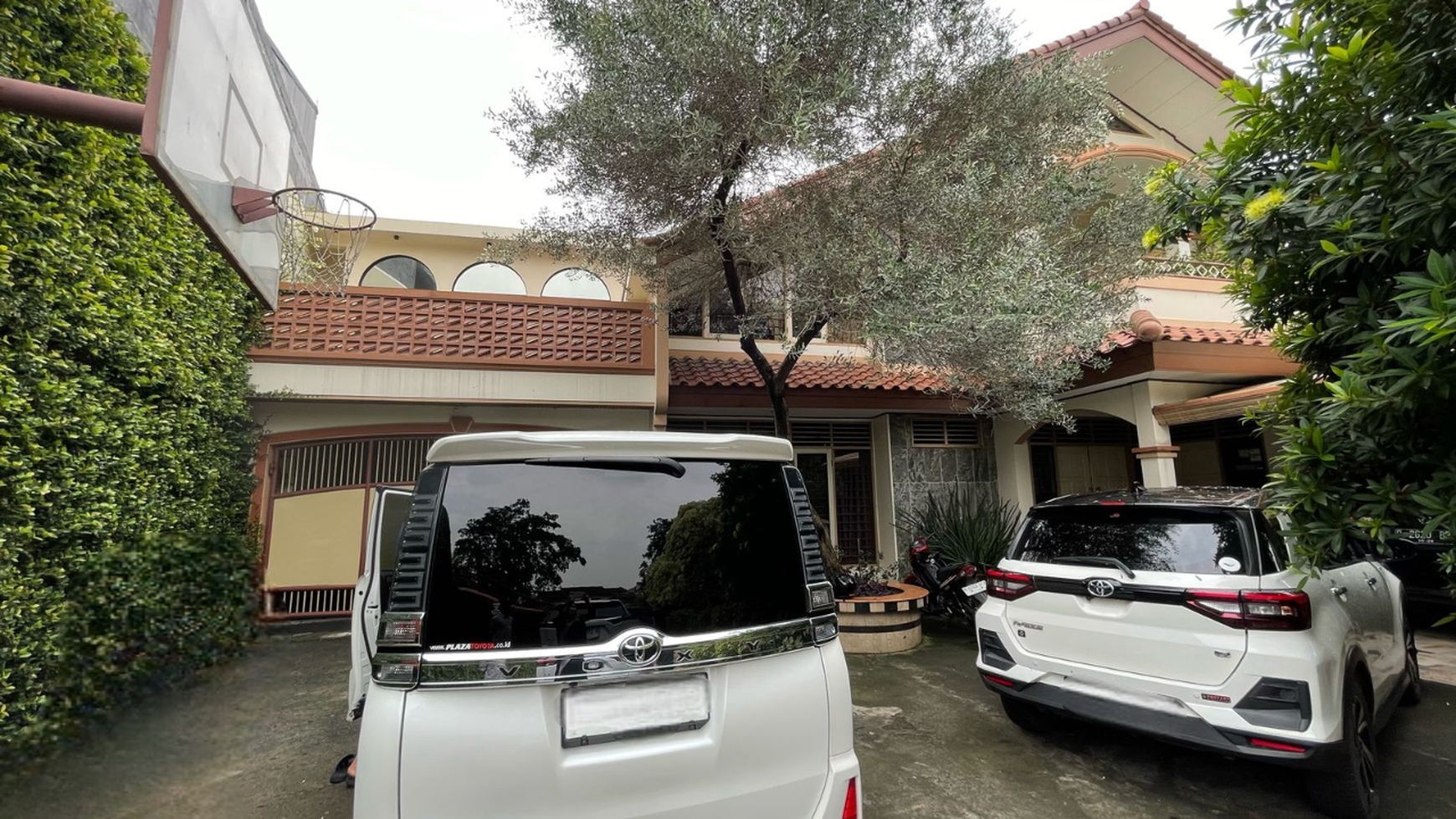 Rumah Asri di Kemanggisan dekat Binus