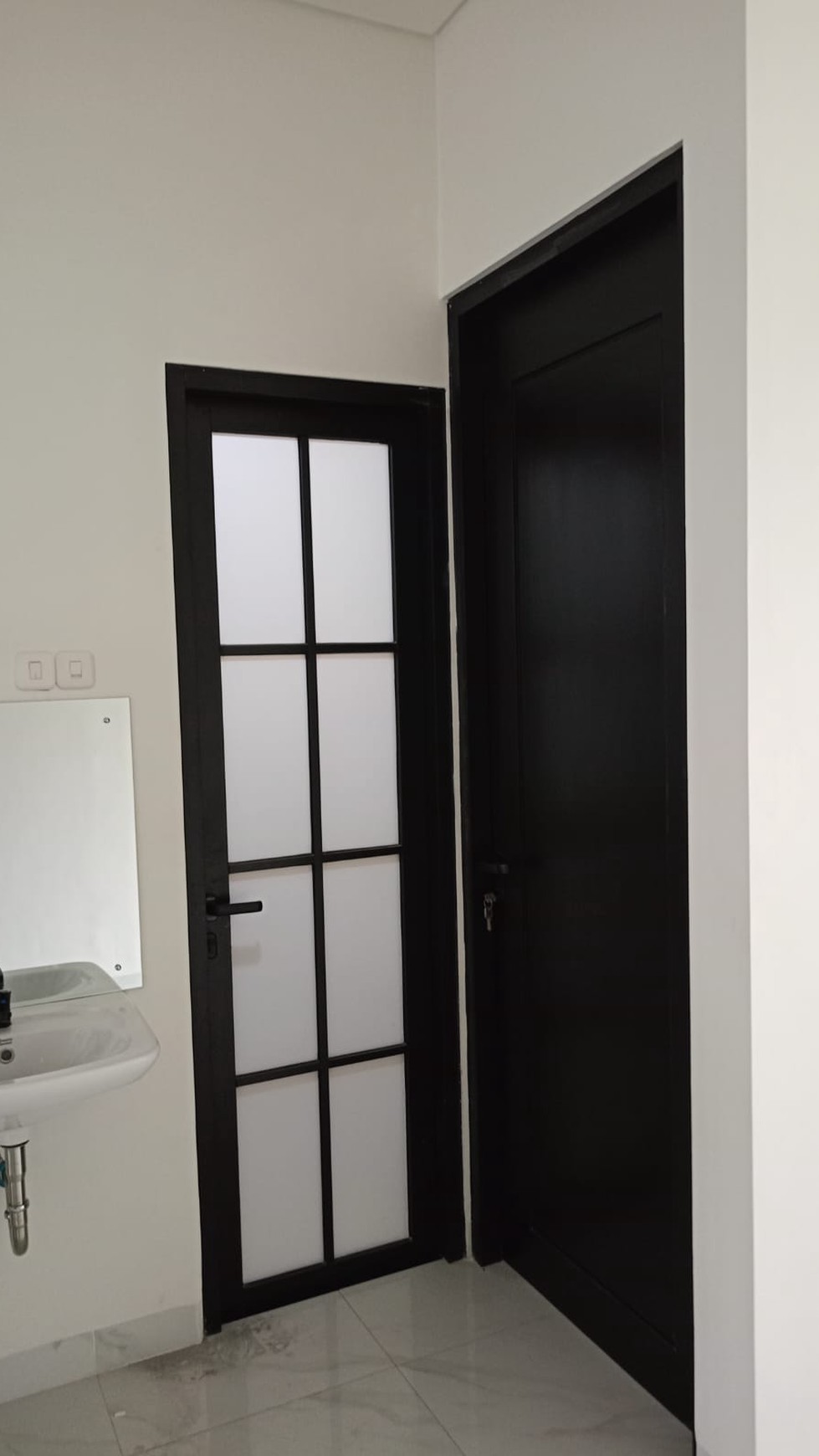 Dijual Rumah Baru Medokan Sawah Timur - Medokan Ayu - Rungkut Surabaya Timur Bonus Semi Furnished New Modern , Private Balkony
