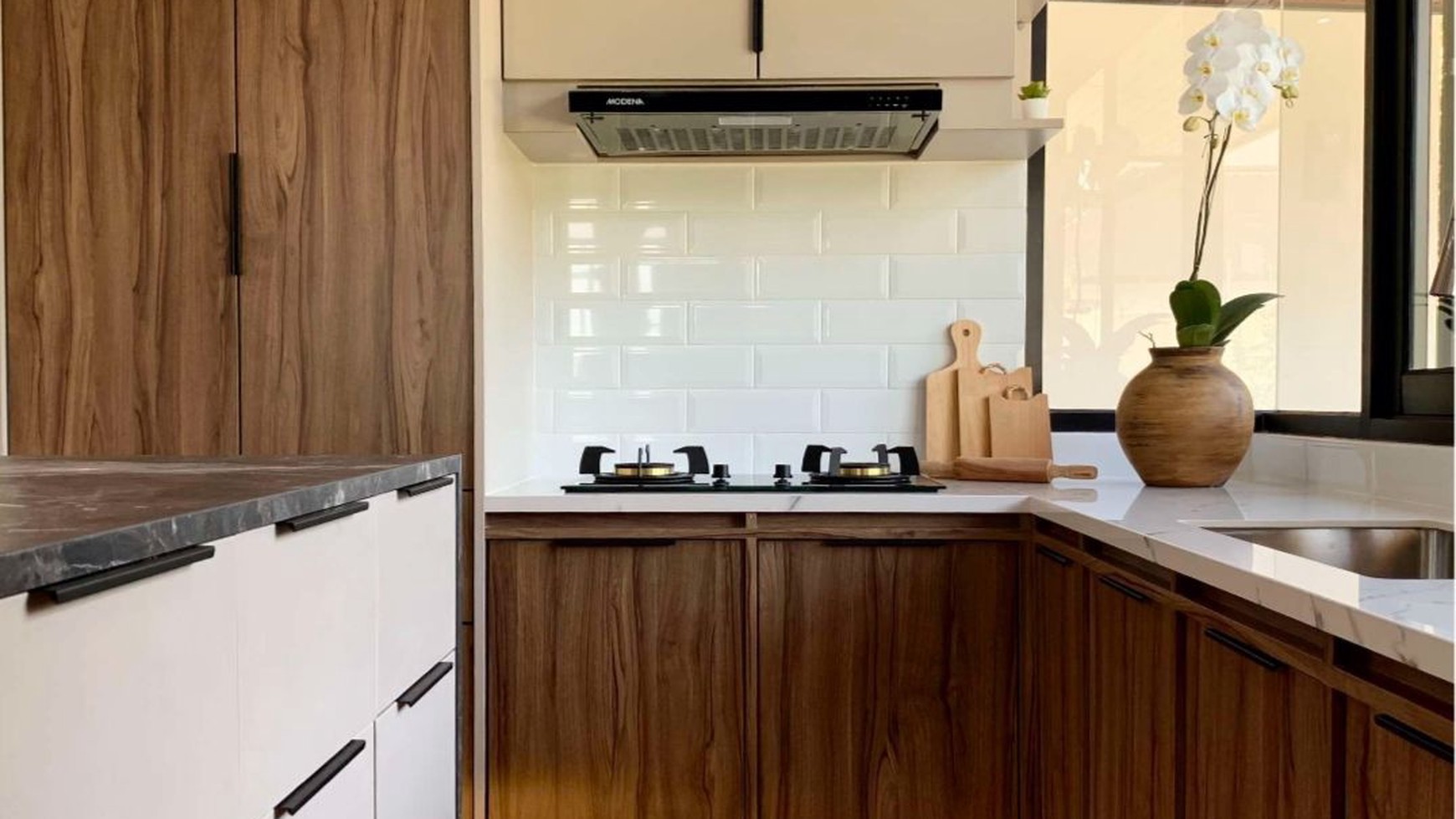 Rumah Hoek Baru Full Furnished di Tatar Banyak Sumba KBP Kota Baru Parahyangan