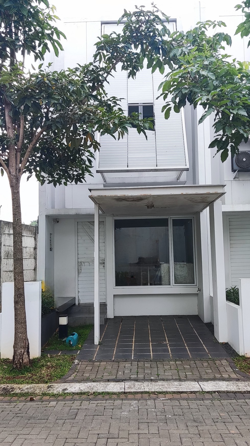 Termurah. Rumah modern Tabebuya Inspirahaus, BSD