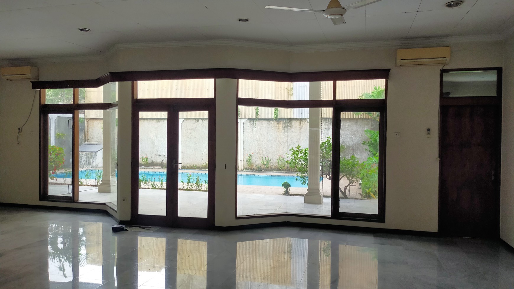 Dua Unit Rumah Klasik di Zonasi Komersial K2 Area Cipete