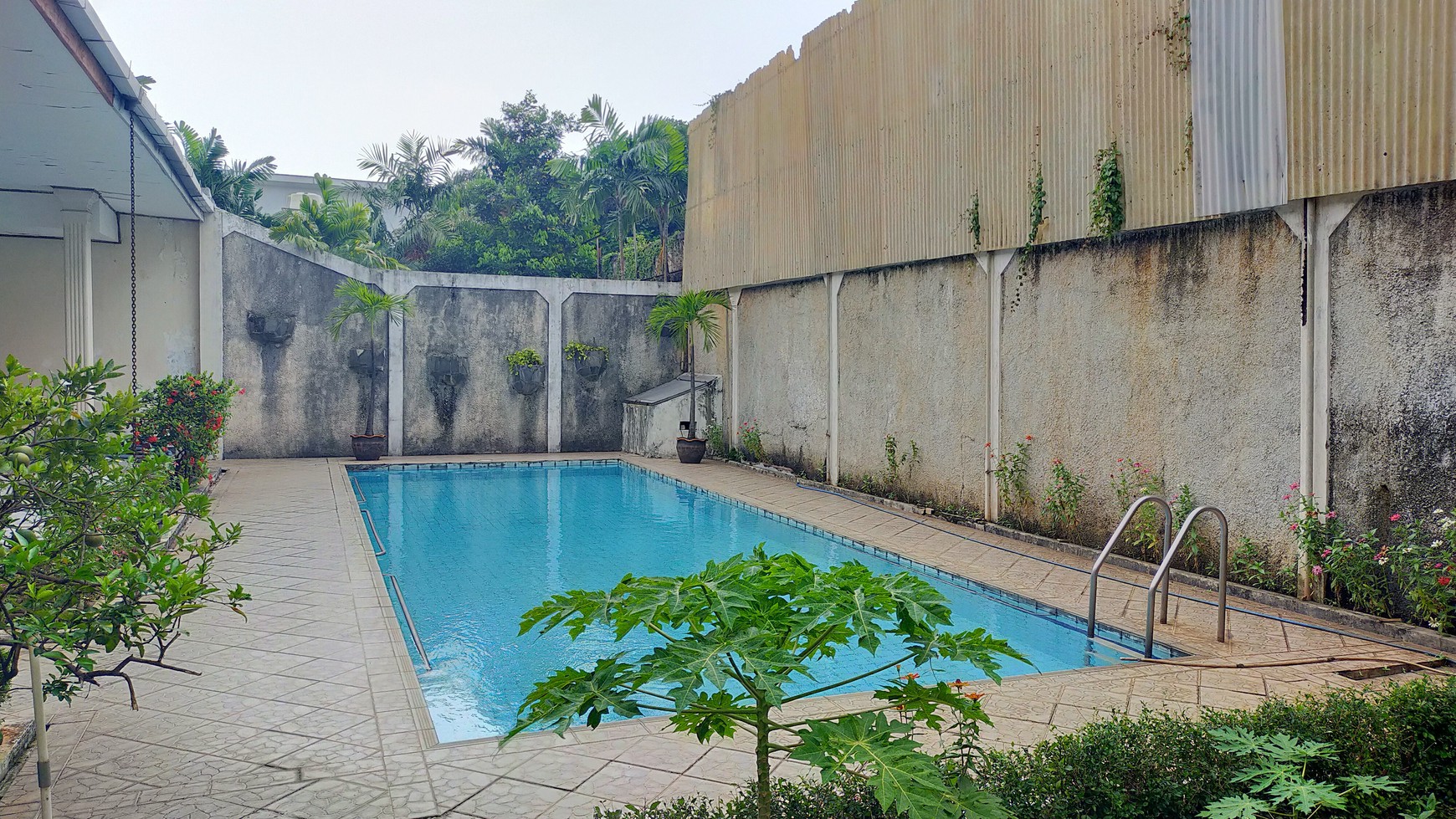 Dua Unit Rumah Klasik di Zonasi Komersial K2 Area Cipete