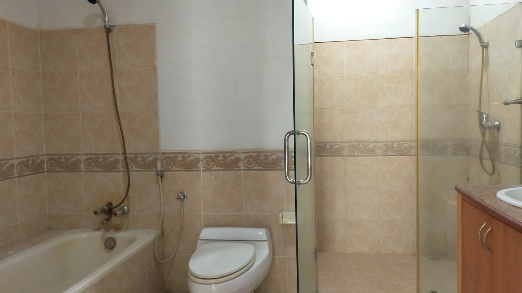 Dua Unit Rumah Klasik di Zonasi Komersial K2 Area Cipete