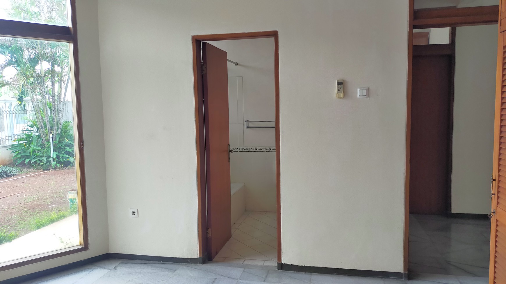 Dua Unit Rumah Klasik di Zonasi Komersial K2 Area Cipete