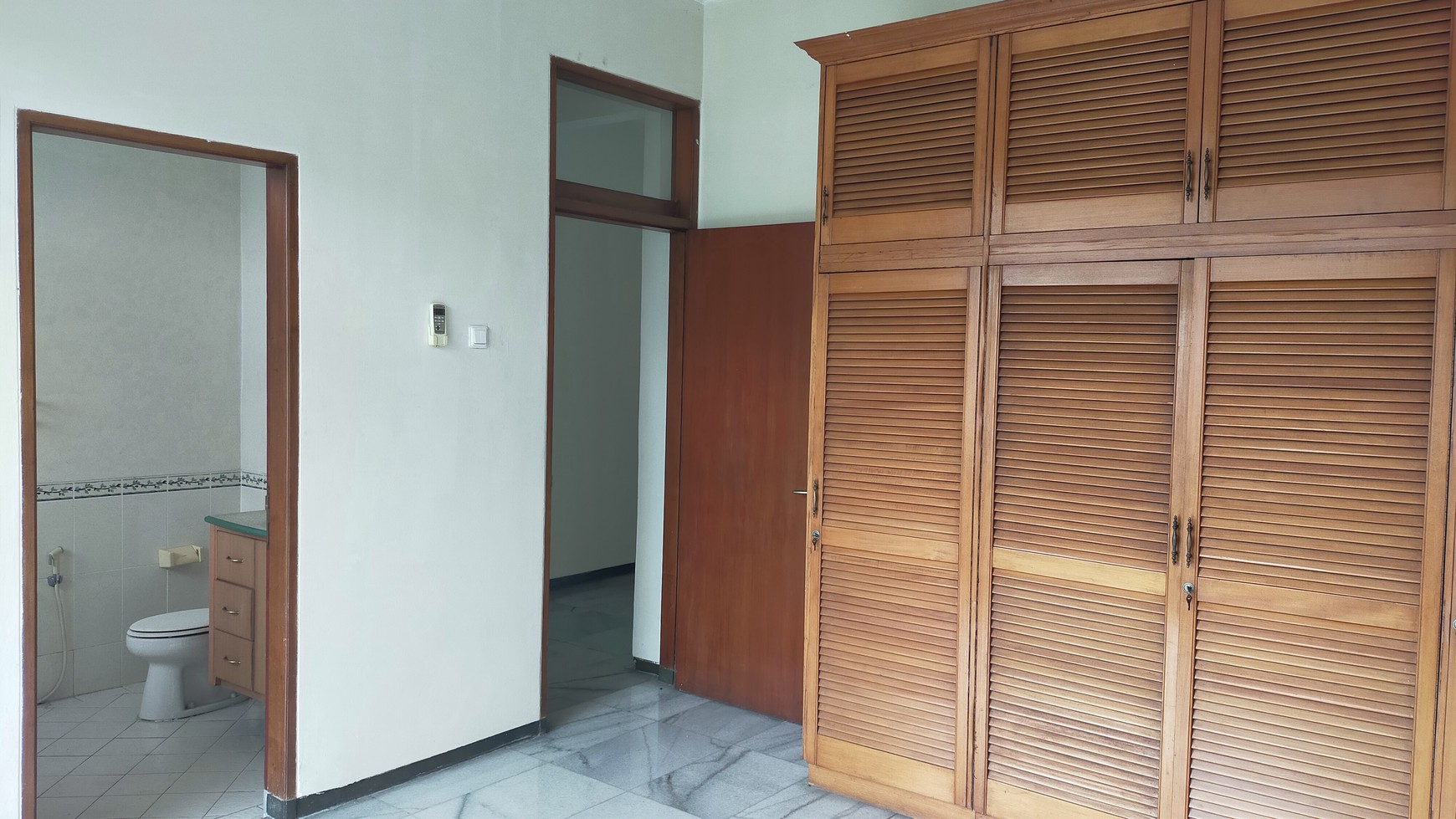 Dua Unit Rumah Klasik di Zonasi Komersial K2 Area Cipete