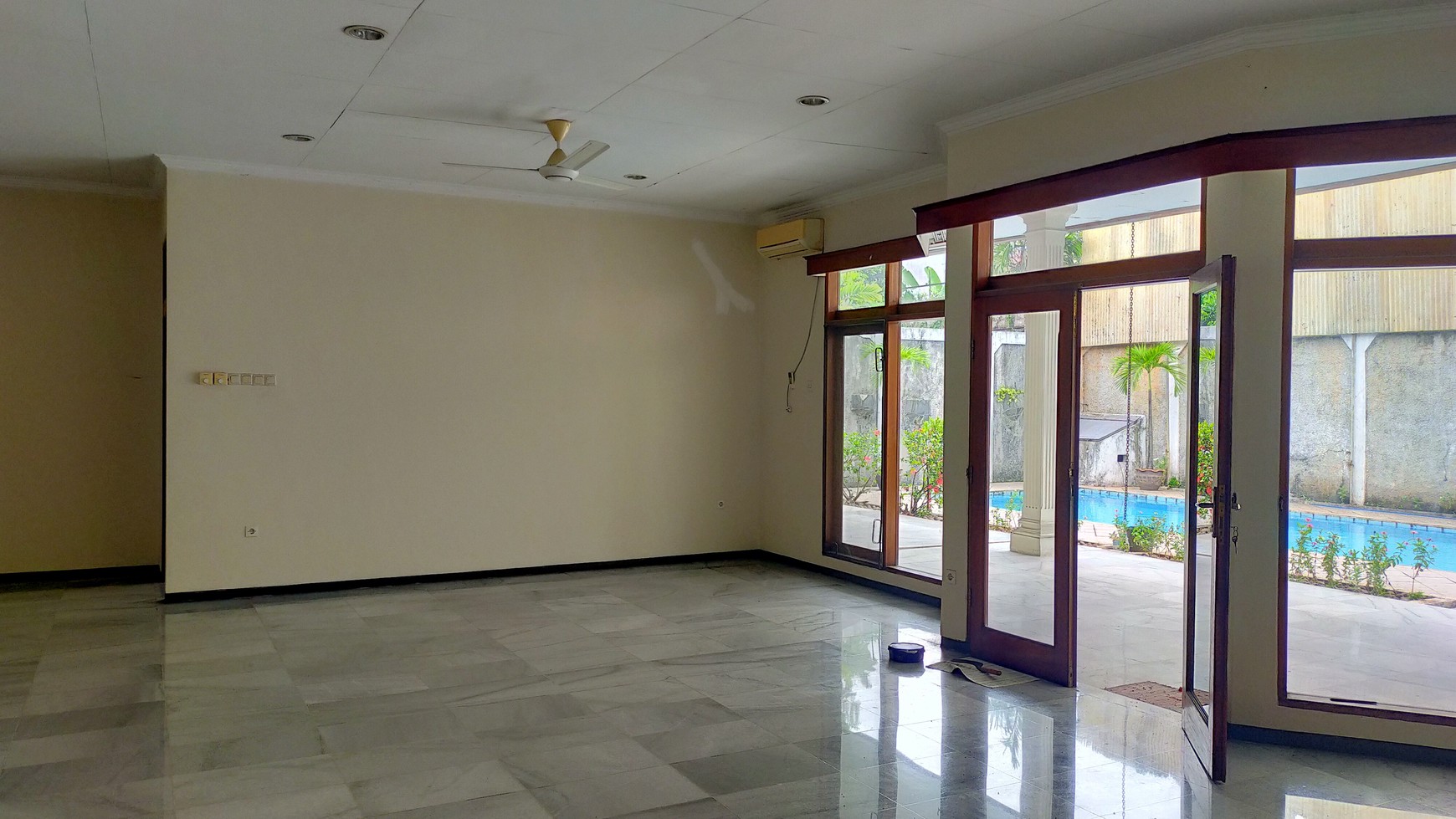 Dua Unit Rumah Klasik di Zonasi Komersial K2 Area Cipete