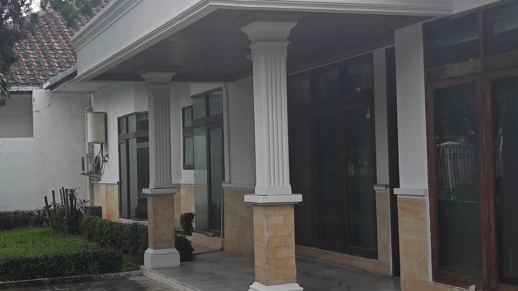 Dua Unit Rumah Klasik di Zonasi Komersial K2 Area Cipete