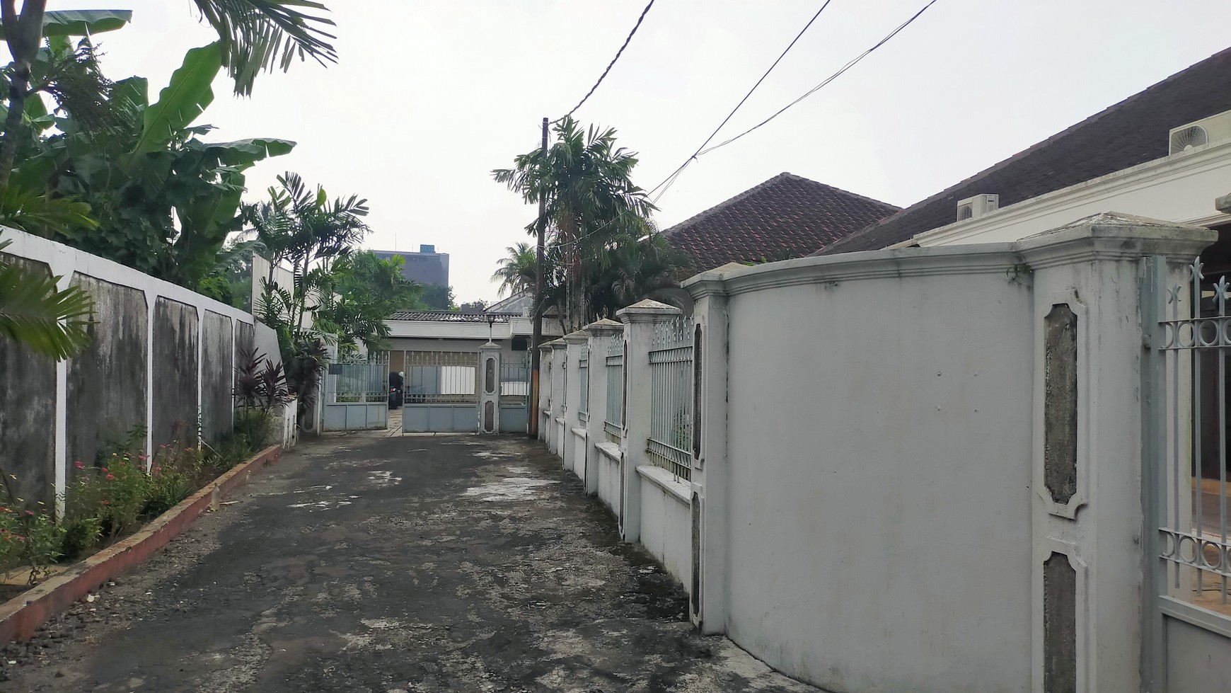 Dua Unit Rumah Klasik di Zonasi Komersial K2 Area Cipete