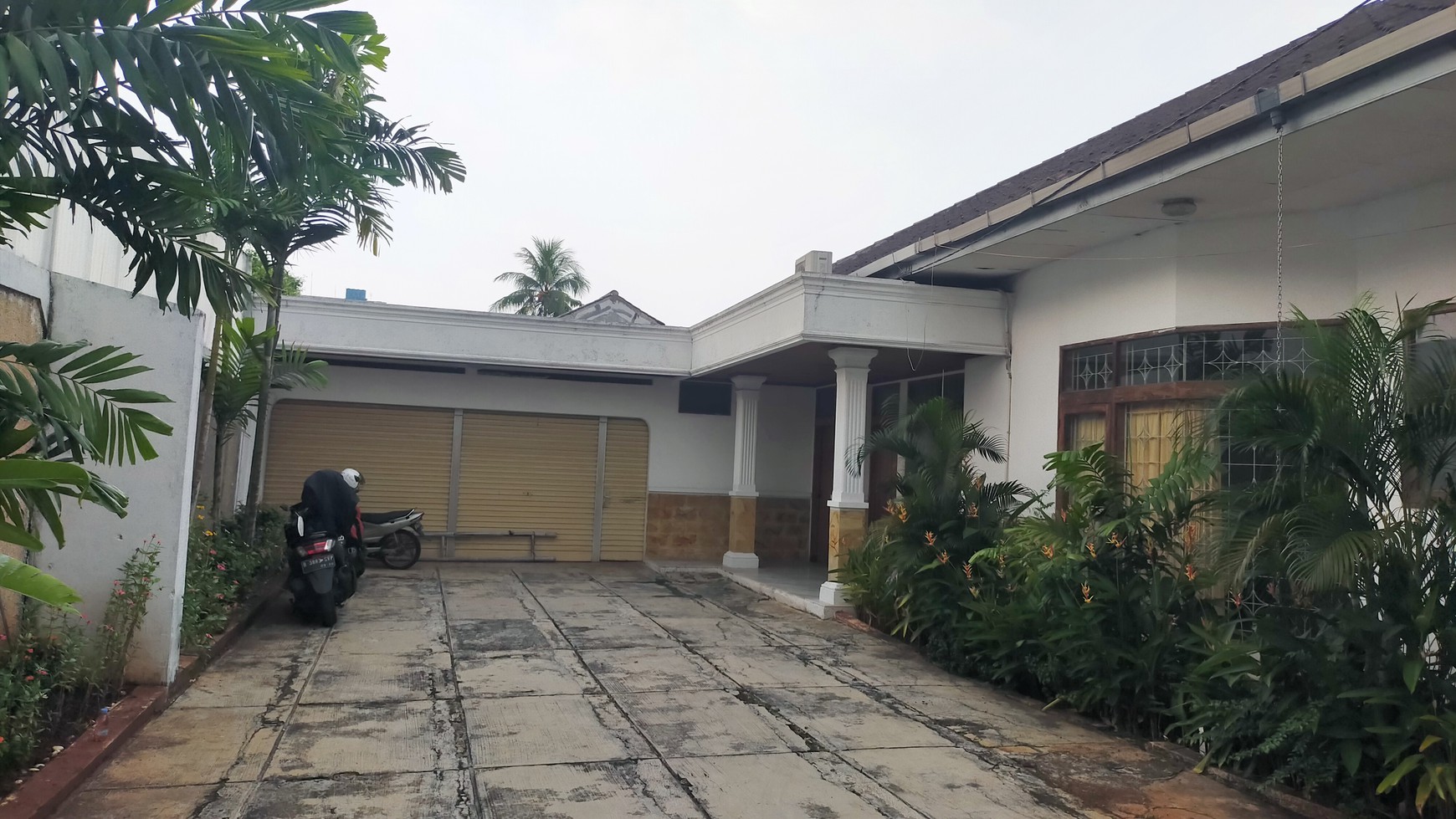 Dua Unit Rumah Klasik di Zonasi Komersial K2 Area Cipete