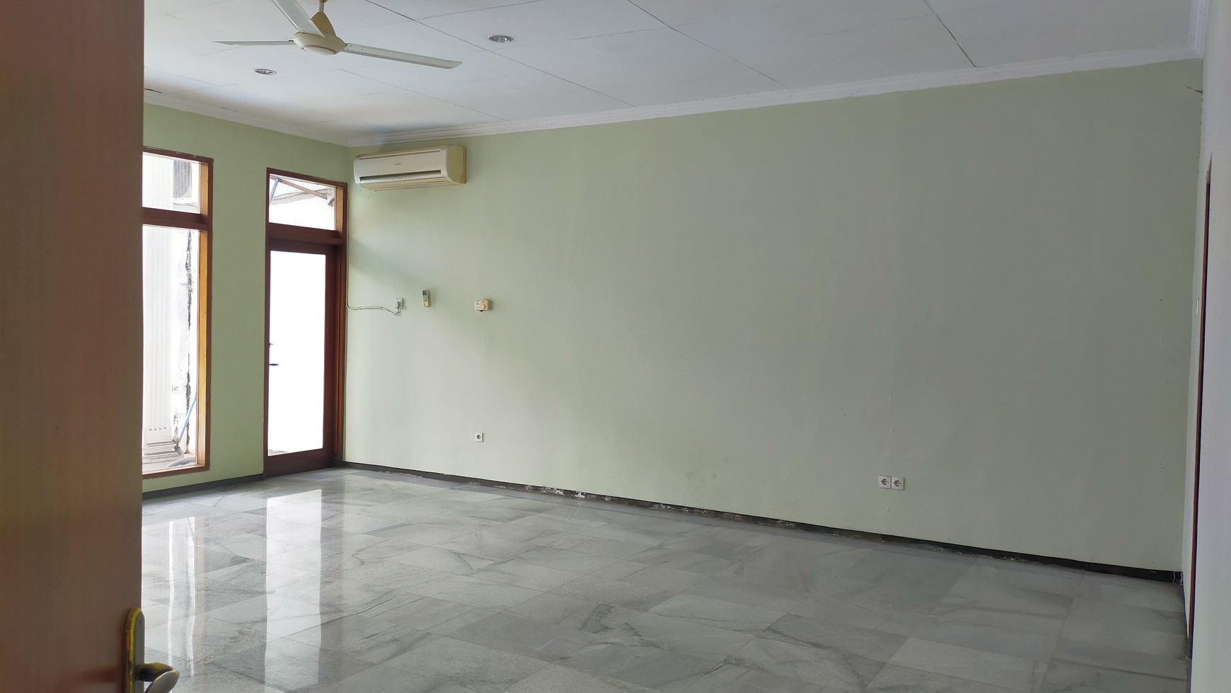 Dua Unit Rumah Klasik di Zonasi Komersial K2 Area Cipete