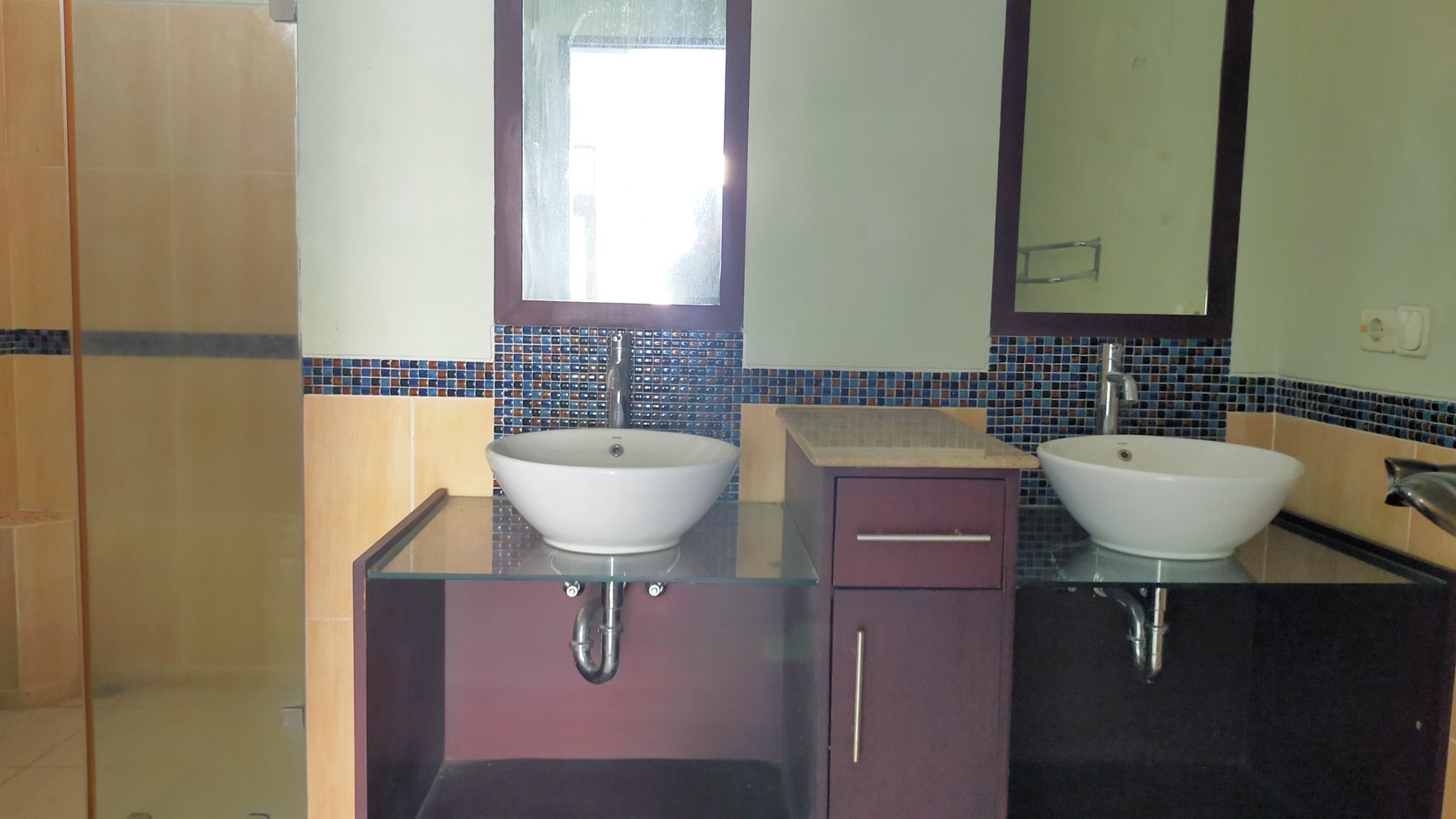 Dua Unit Rumah Klasik di Zonasi Komersial K2 Area Cipete