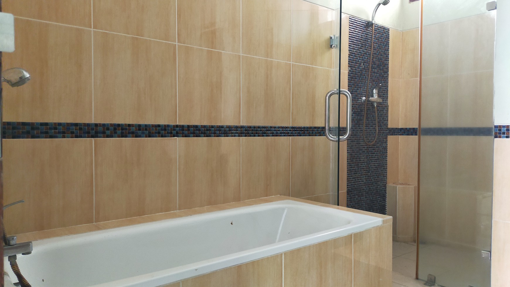 Dua Unit Rumah Klasik di Zonasi Komersial K2 Area Cipete