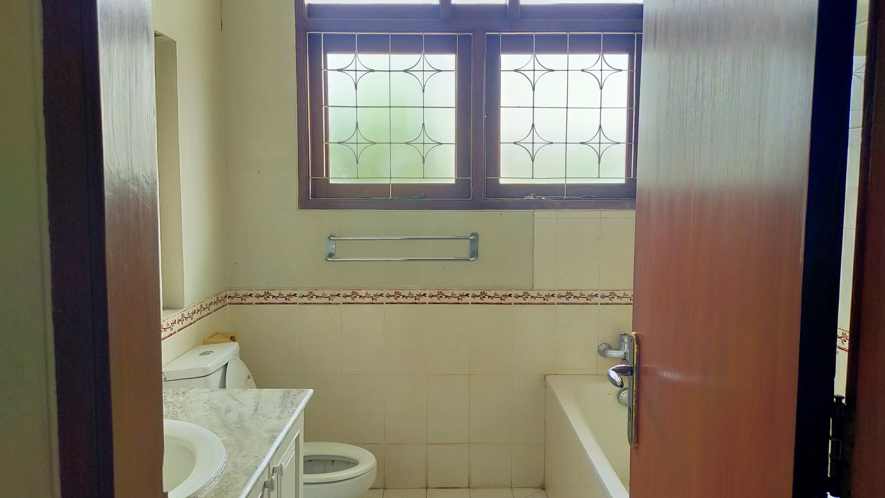 Dua Unit Rumah Klasik di Zonasi Komersial K2 Area Cipete