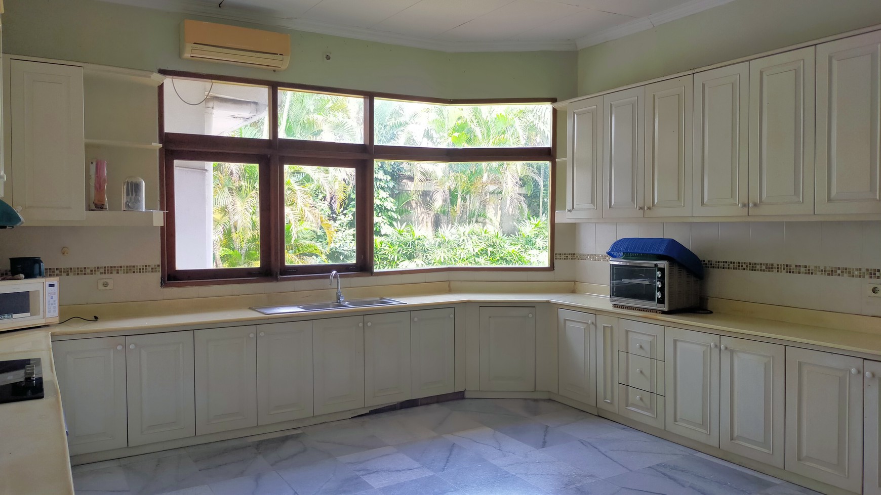 Dua Unit Rumah Klasik di Zonasi Komersial K2 Area Cipete