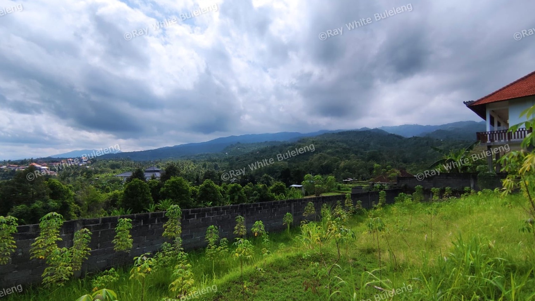 740 SQM FREEHOLD LAND IN LOVINA