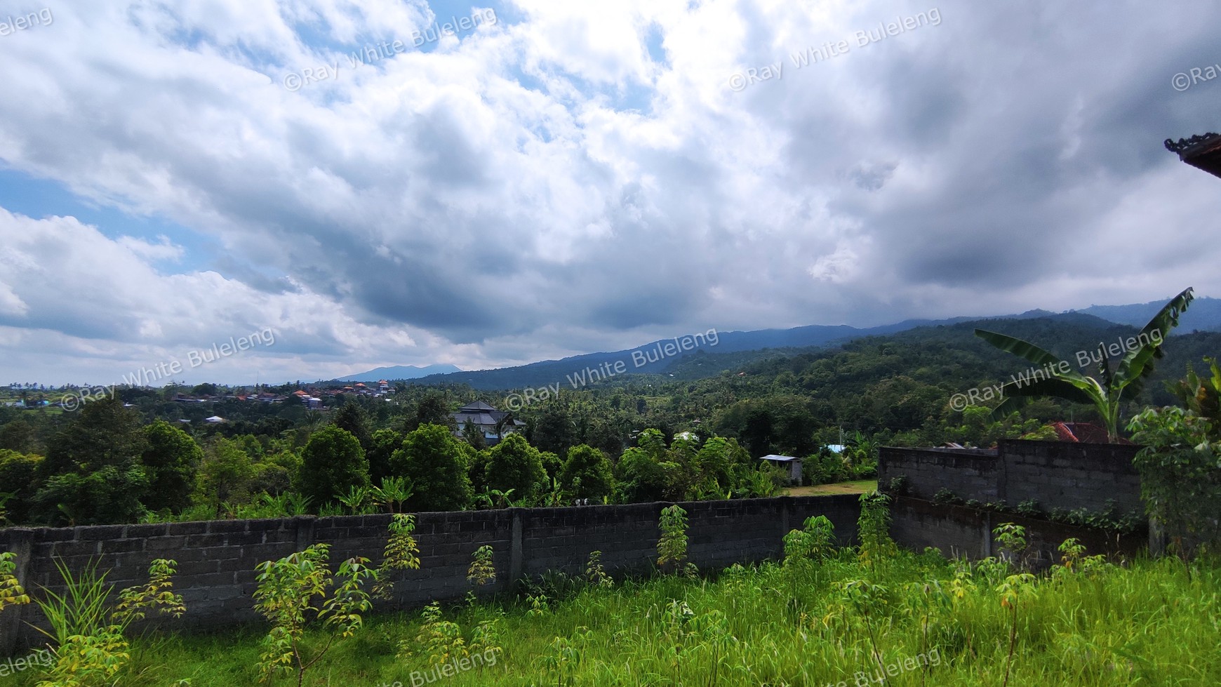 740 SQM FREEHOLD LAND IN LOVINA