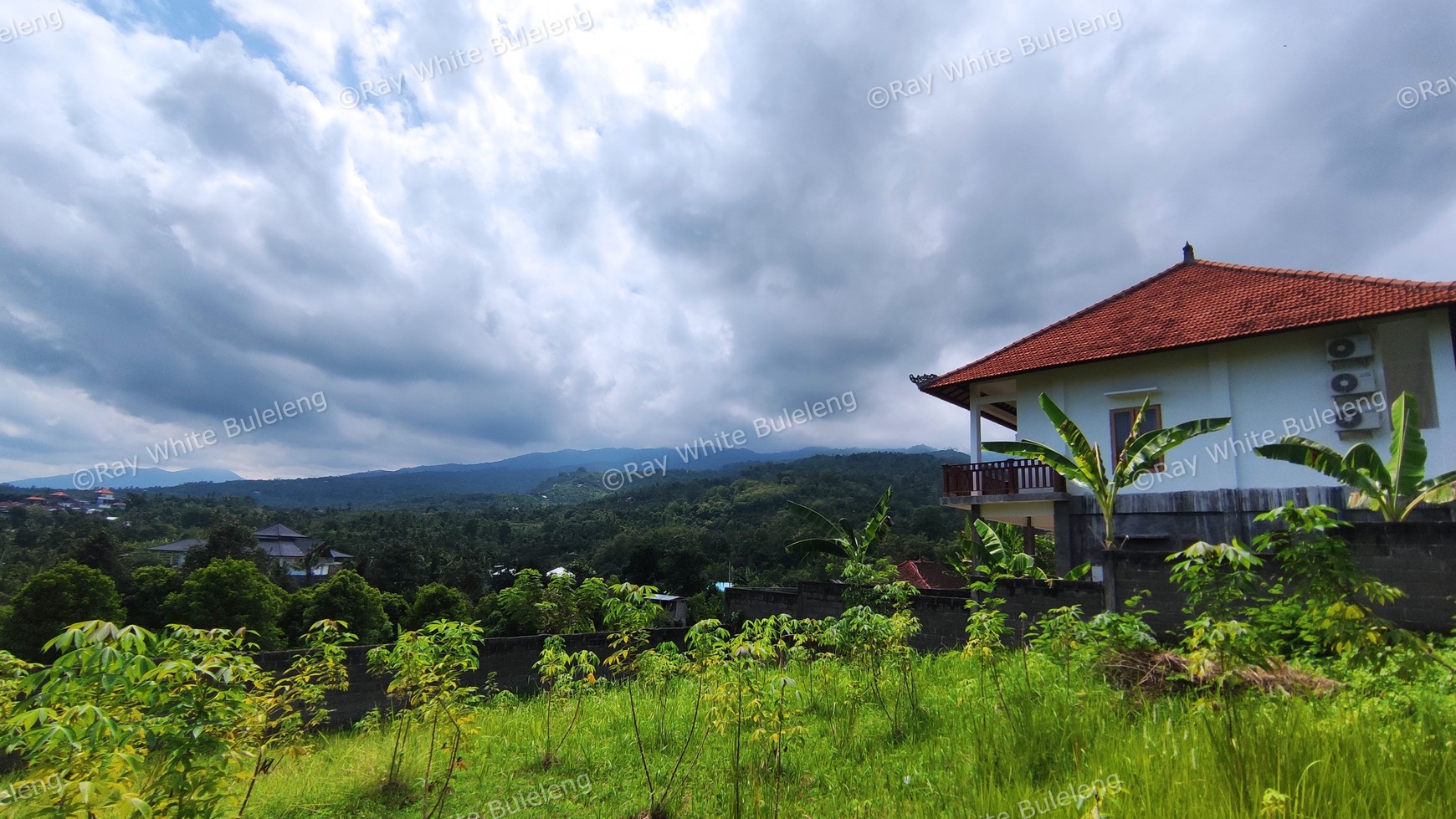 740 SQM FREEHOLD LAND IN LOVINA