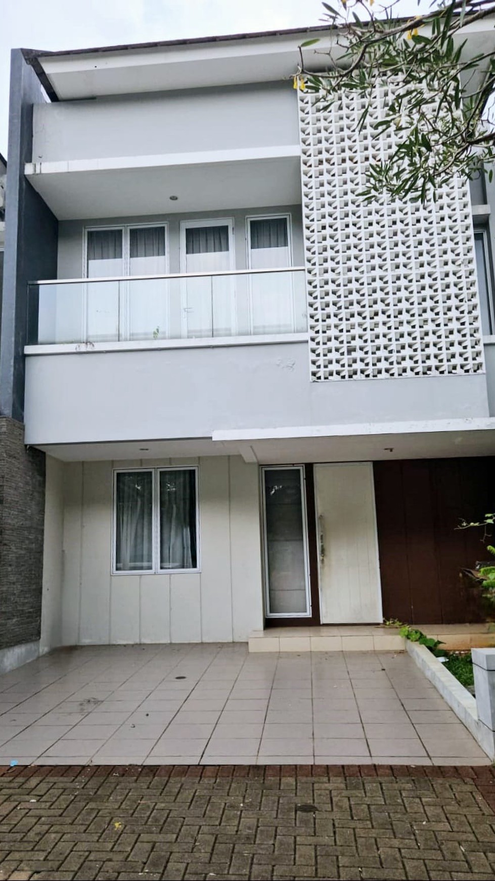 Dijual Cepat!! Rumah Cantik dengan Desain Modern