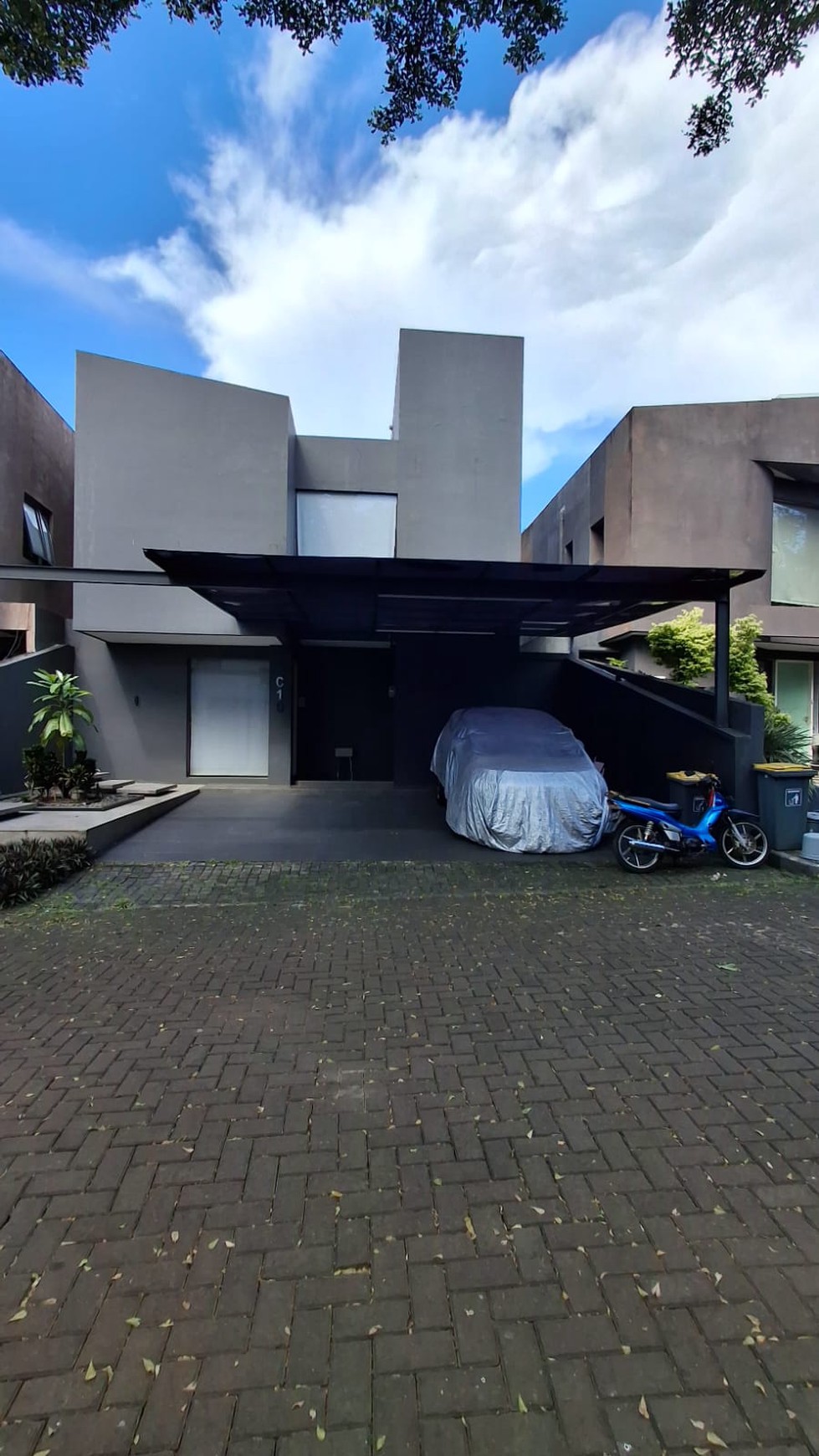 Rumah Bagus Ozone Residence Dalam Cluster Ada Club House di Bintaro Pesanggrahan Jakarta Selatan. 